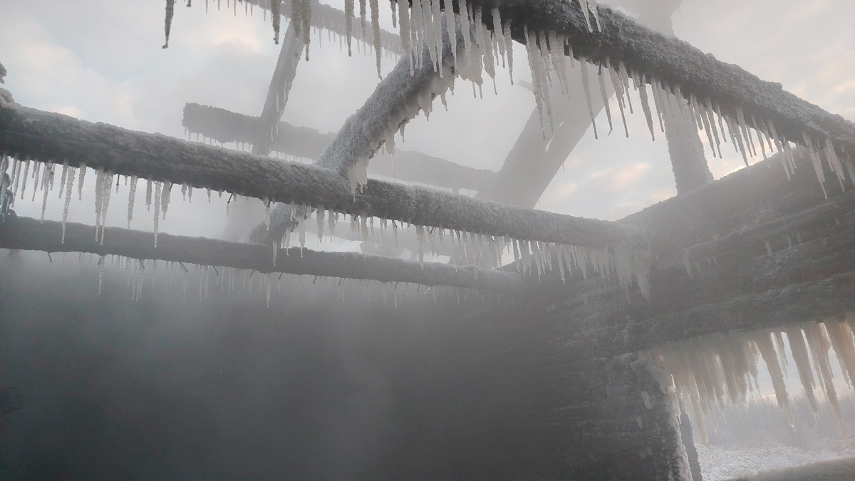    Появились фото и видео с места страшного пожара в Пудоже, где погиб человек© Отряд Противопожарной Службы по Пудожскому район