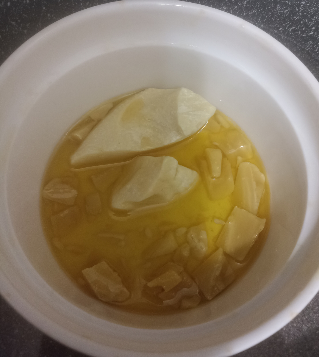 Пчелиный натуральный воск и масло како как основа