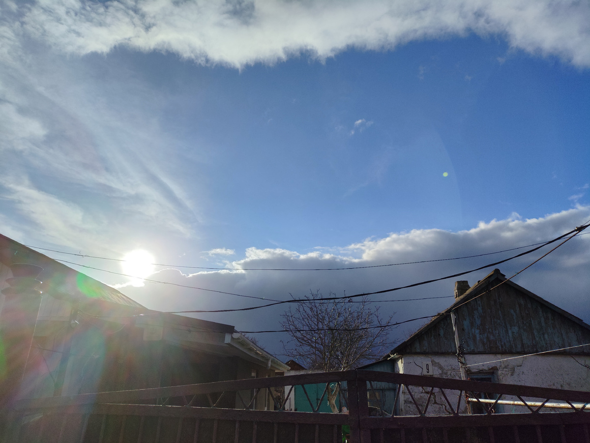 Вот, успела солнышко поймать, пока туча не накрыла.