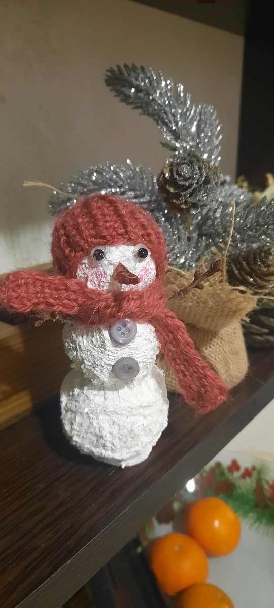 Снеговика сваяла 😁 Похож маленько на ворону, но ничего - на снеговика тоже похож 🤣