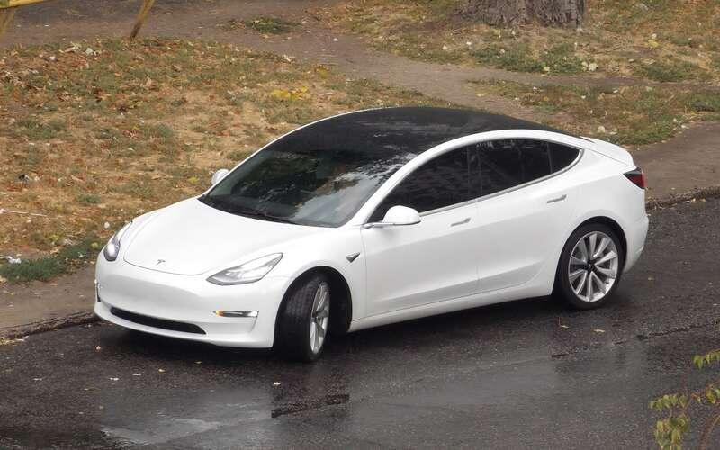   Tesla Model 3