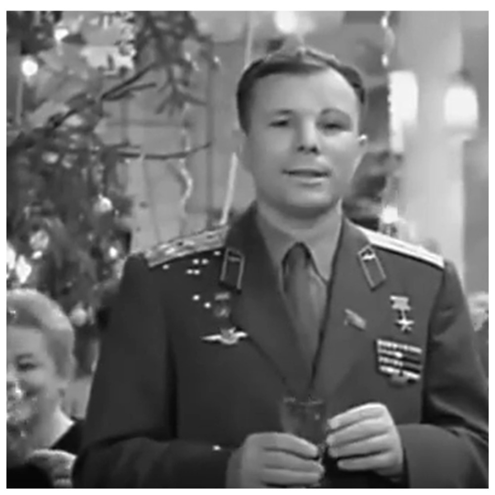 За одним из столиков, к слову, сидел Юрий Гагарин