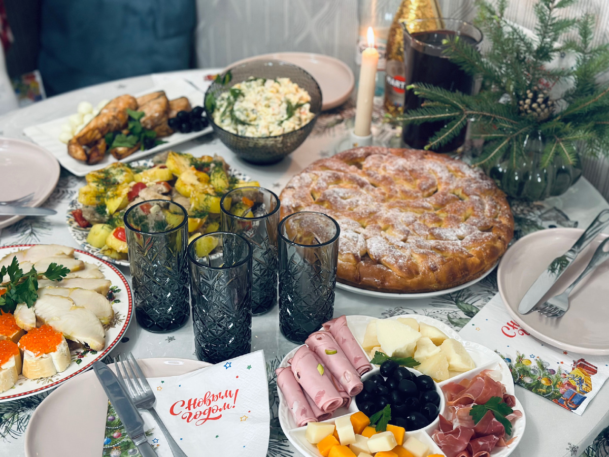 Вот таким ужином без излишеств мы проводили 2025 год.