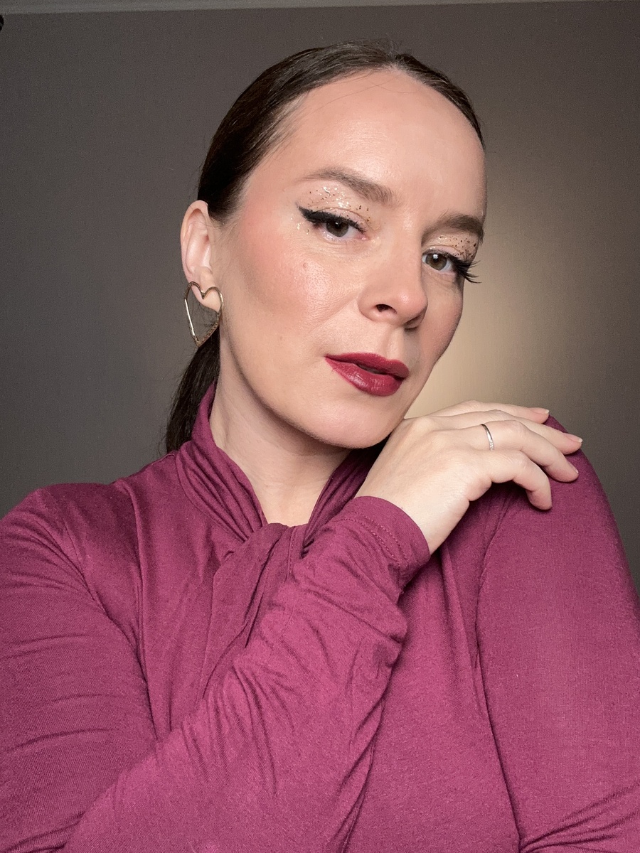 Клеим ресницы