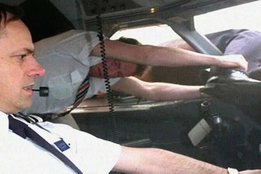 Фото: скриншот эпизода «За бортом» сериала «Расследования авиакатастроф» National Geographic Channel