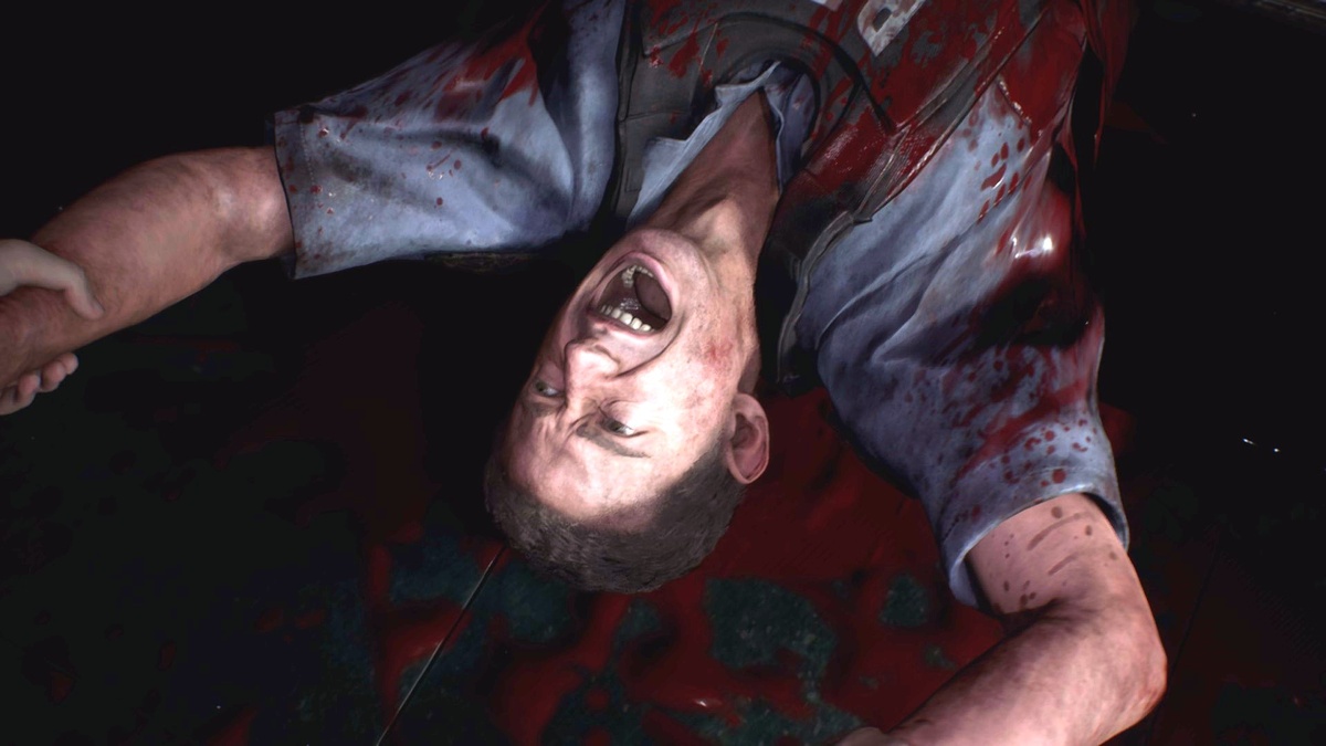 Этого парня располовинило в начале игры, но потом он оживёт и может покусать Леона