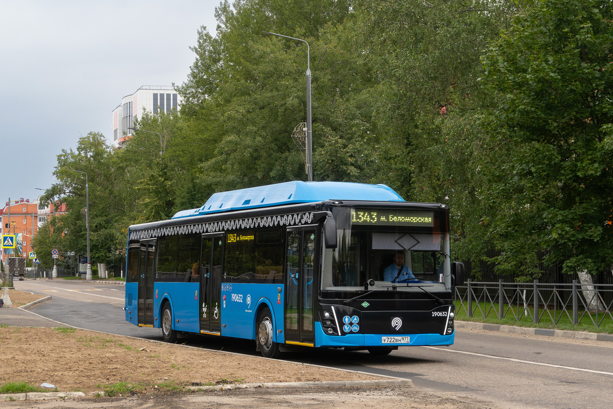 Преимущественно реформа затронула сообщение Москвы и города Химки. На фото маршрут №1343 Химки (Новогорск) - метро "Беломорская". 
