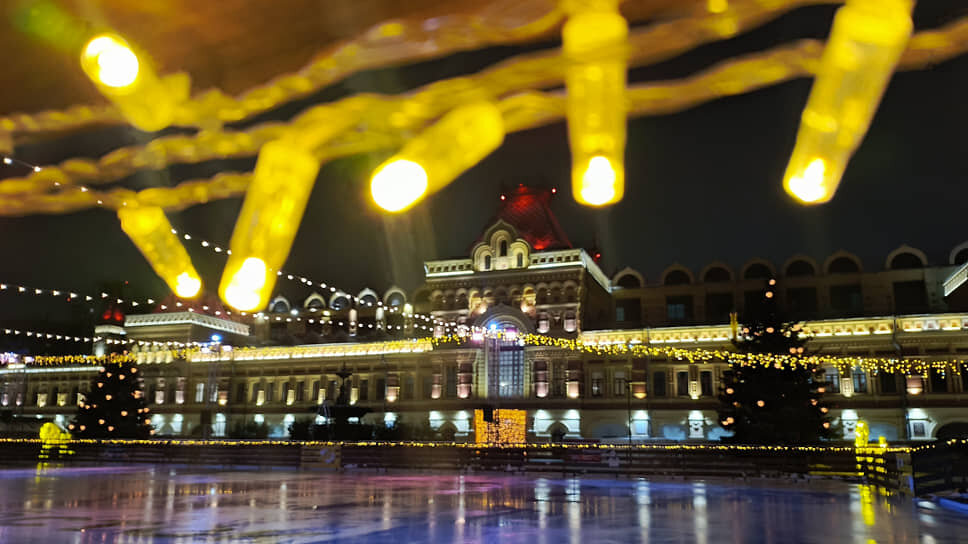 Каток и главный корпус Нижегородской ярмарки.📷Фото: Андрей Репин / Коммерсантъ