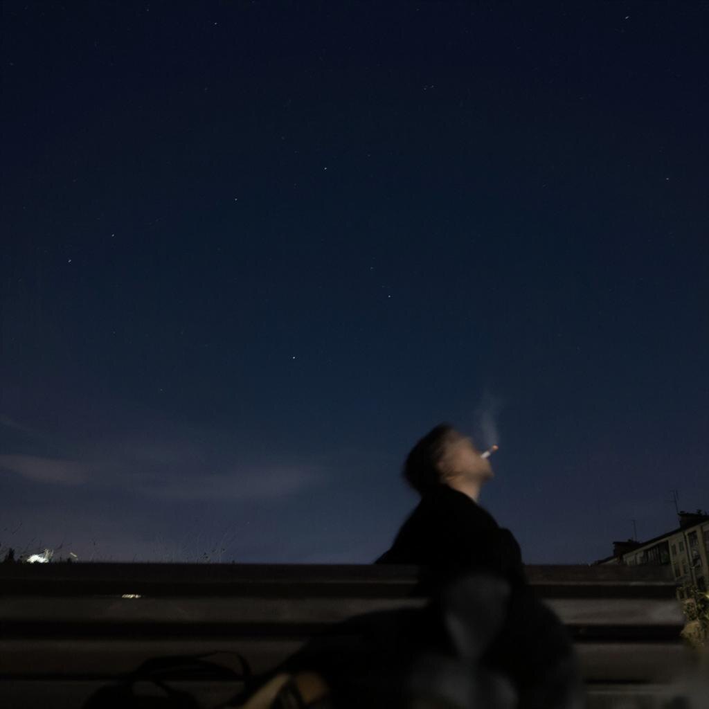 Ночное небо – это не пейзаж. Это взгляд в бездну. И бездна смотрит на тебя с безразличным великолепием.