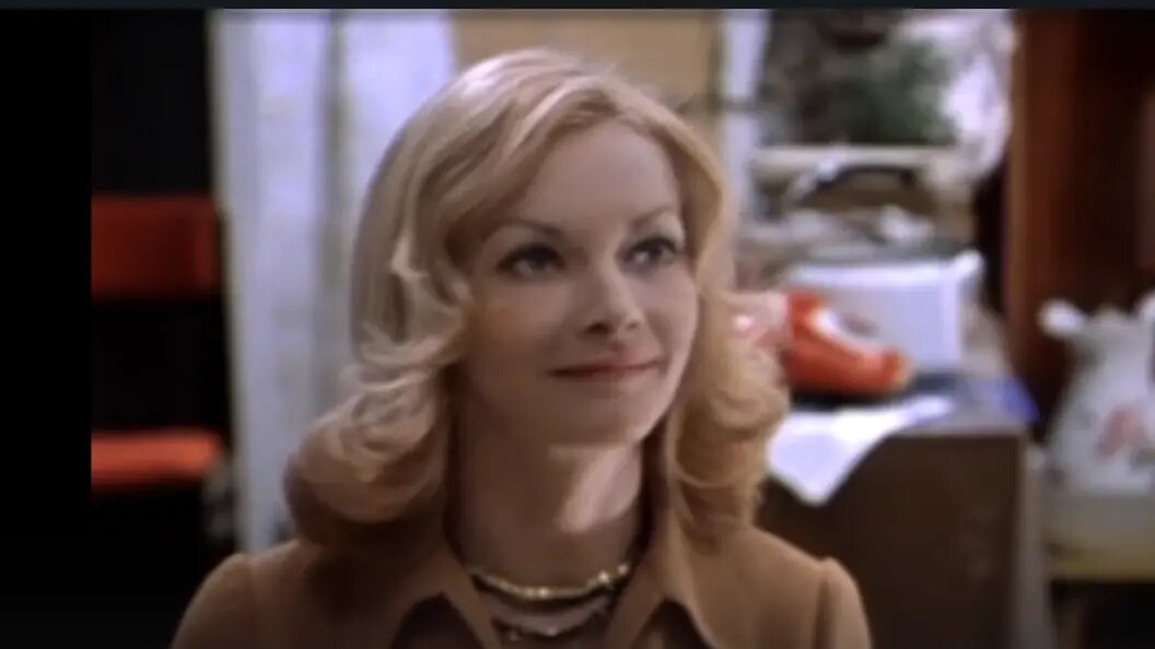    Кадр из фильма "Ирония судьбы, или С лёгким паром!". 1975 год. Реж. Эльдар Рязанов. Студия "Мосфильм"