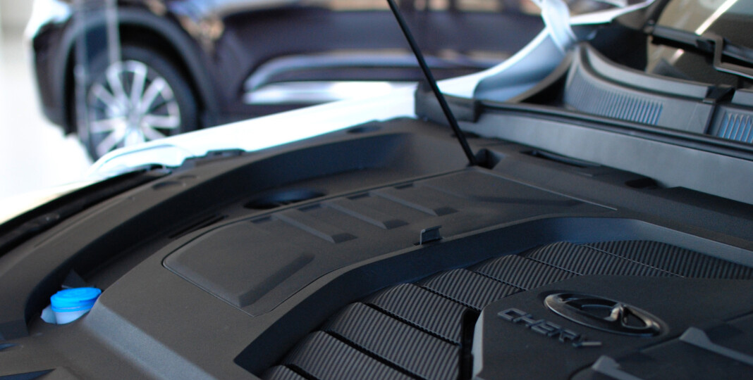 Моторист объяснил, можно ли долить другое масло в двигатель, если старого осталось мало