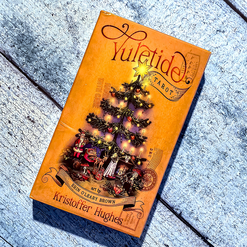 Yuletide Tarot: дизайн коробки (фото моё)