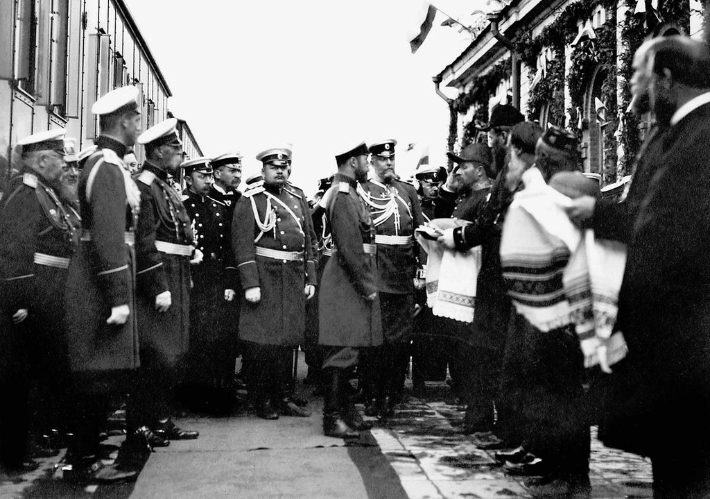 Император Николай II 30 июня 1904 года посещает железнодорожную станцию Златоуст