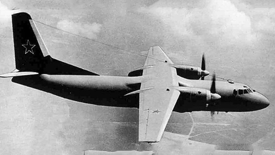 Самолет Ан-24Т в полете
Wikimedia Commons