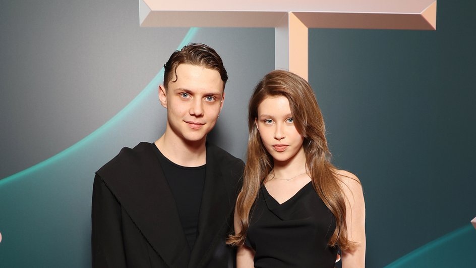 Ваня Дмитриенко и Анна ПересильдИсточник: Starface.ru
Источник: https://yellmed.ru/anna-peresild-i-vanya-dmitrienko-nezhnye-snimki-i-pozdravleniya-s-dnem-rozhdeniya-artista