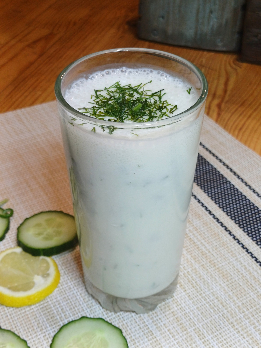 Тонизирующий и лёгкий коктейль. Утоляет жажду и благотворно влияет на всю пищеварительную систему. Фото автора канала Юля Солоха.