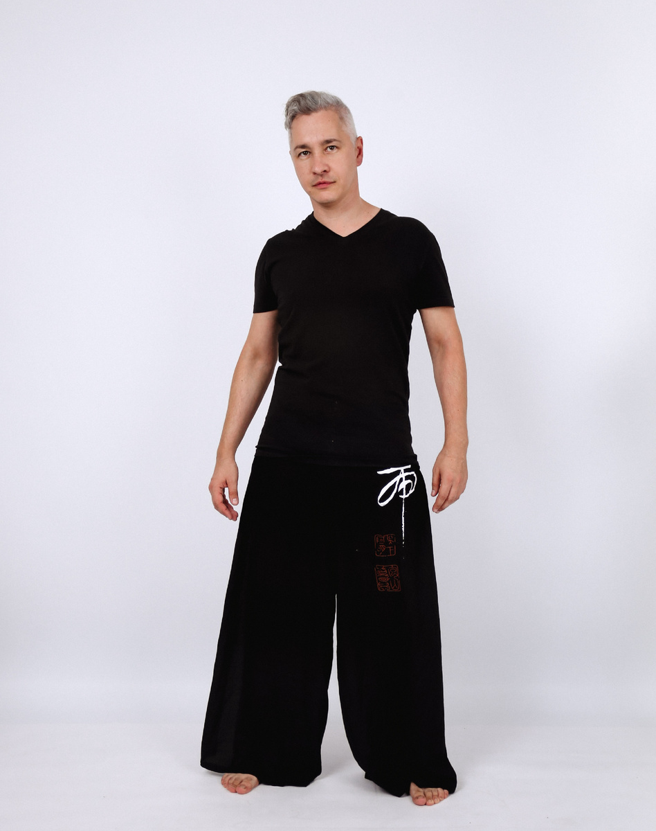 Пётр Галигабаров - практикующий психолог КПТ, автор книг, в том числе бестселлера "Отцы и дочери. Как отношения с отцом влияют на женщин и их жизненные сценарии". 