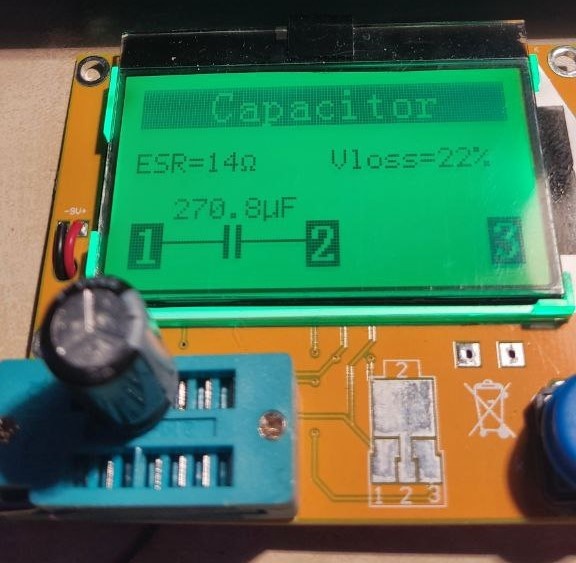 Это результат измерения параметров конденсатора, на котором написано, что его емкость 2200 мкф.