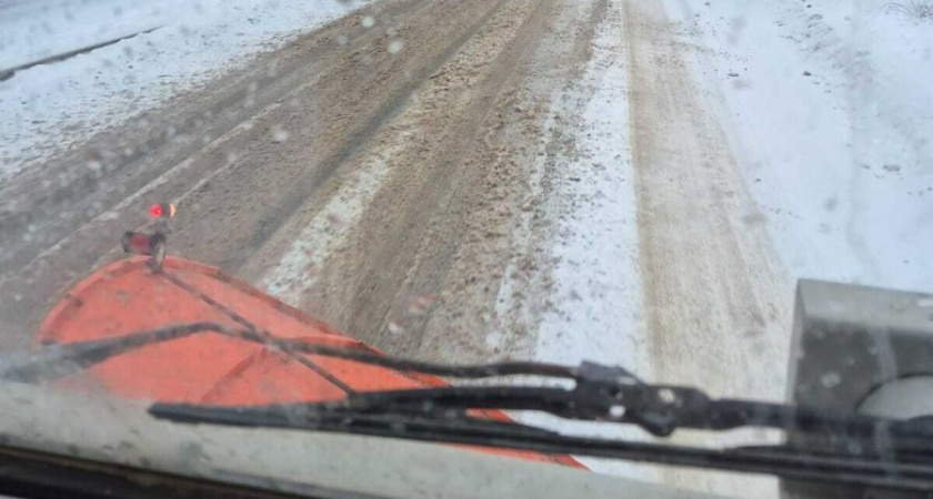 Коммунальные службы Брянской области ведут круглосуточную уборку после сильного снегопада