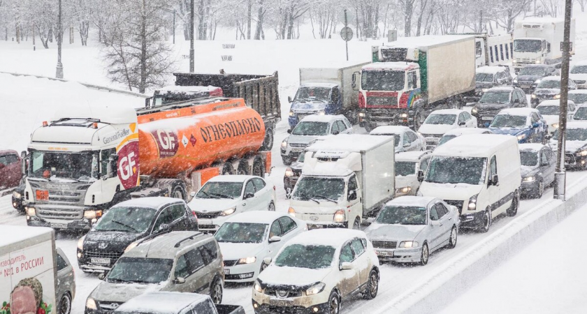    Пробка на МКАД зимой. Фото Nick N A / Shutterstock.com