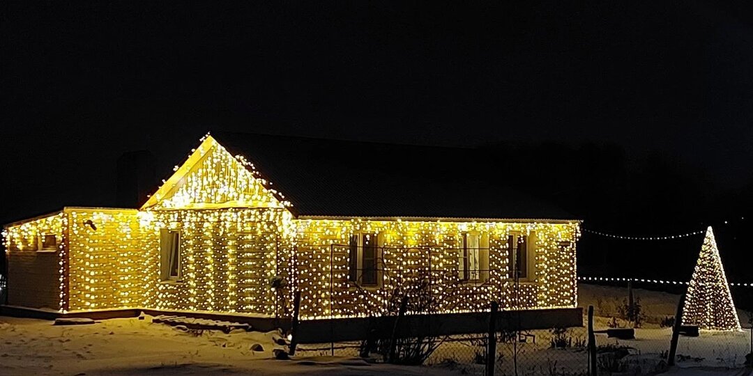Становлянцы переплюнули всех в украшении домов к Новому году