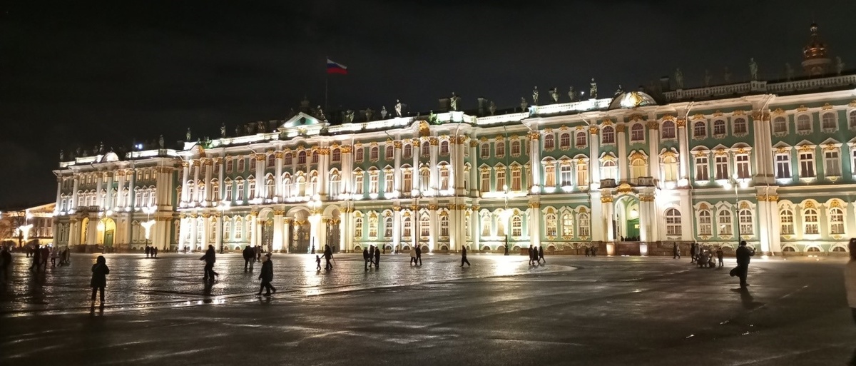 Зимний дворец и дворцовая площадь