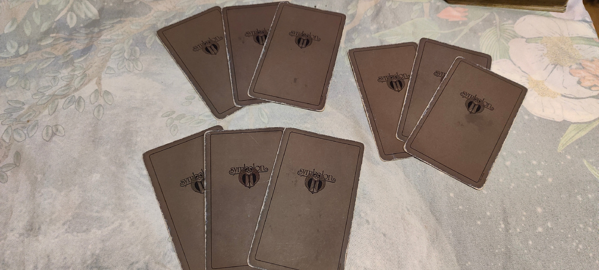 Загадайте интересующего мужчину и выберете один из трёх вариантов. Нумерация карт -  сверху слева направо 