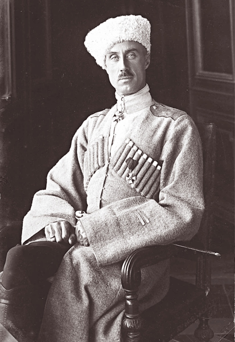 Пётр Никола́евич Вра́нгель — командир антибольшевистких сил в ходе Гражданской войны, генерал-лейтенант Добровольческой армии (1918), главнокомандующий Русской армией (1920). 