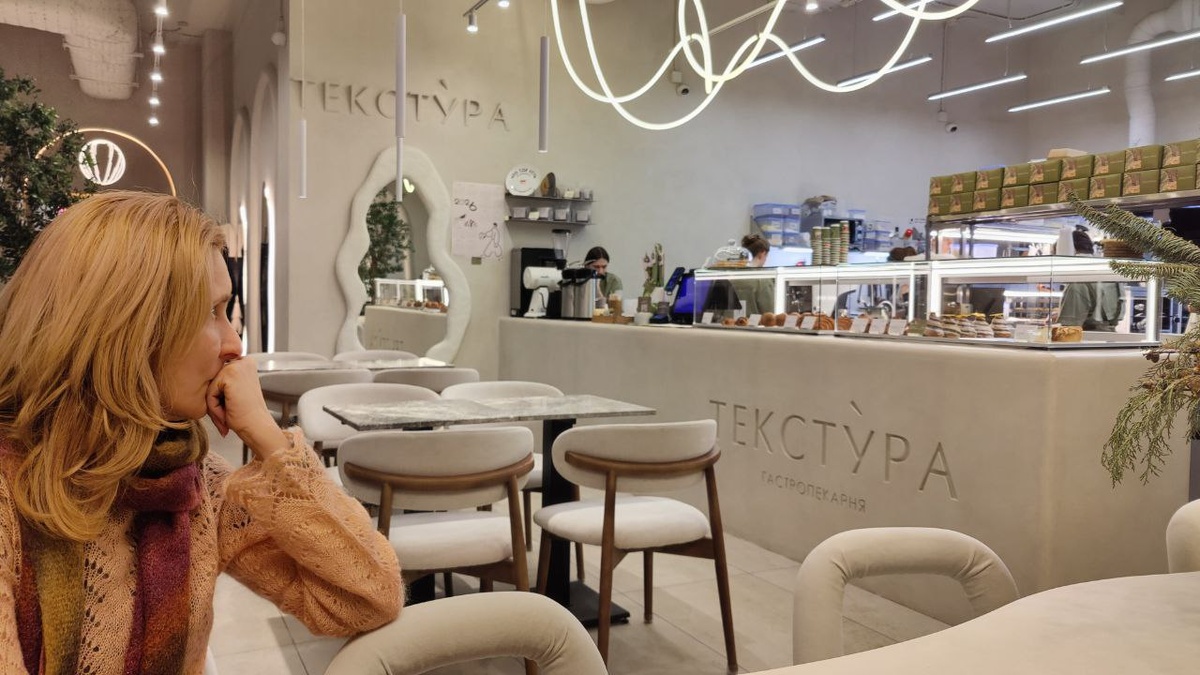 Завтрак в кафе отеля.