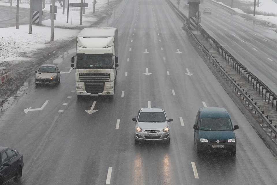    Долги белорусов по штрафам теперь могут автоматически списать с банковских карт. Виктор ГИЛИЦКИЙ