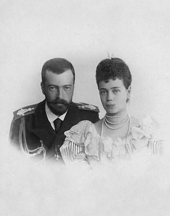 Вчера ещё дядя и племянница, сегодня уже муж и жена