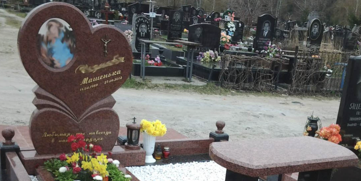 Ручная гравировка обладает глубиной и отображает красоту и глубину каменного узора