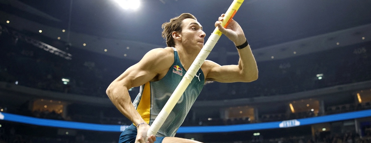    Шведский прыгун с шестом Мондо Дюплантис был признан лучшим спортсменом мира в 2025 году. / REUTERS