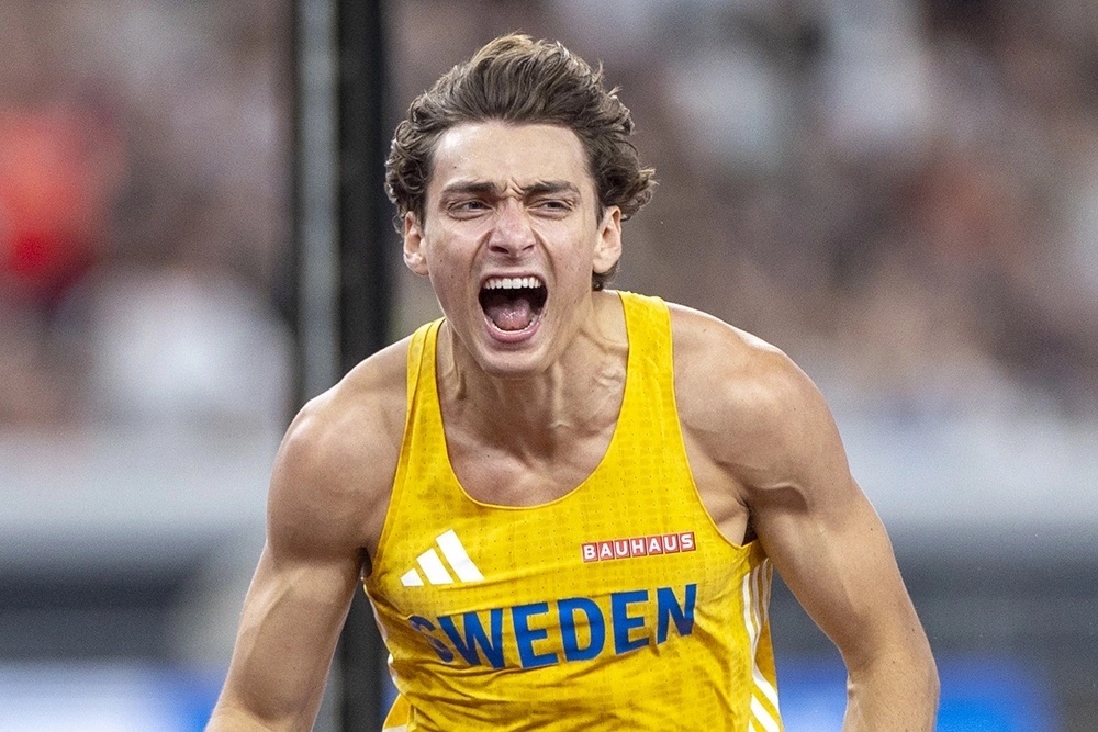    Дюплантис: Необходимо учиться отдавать в секторе для прыжков всего себя без остатка. Знаю, что уже достиг хорошего уровня. Но надо еще больше выкладываться, находить резервы, чтобы стать еще сильнее. / Фото: Andrzej Iwanczuk/NurPhoto via Getty Images