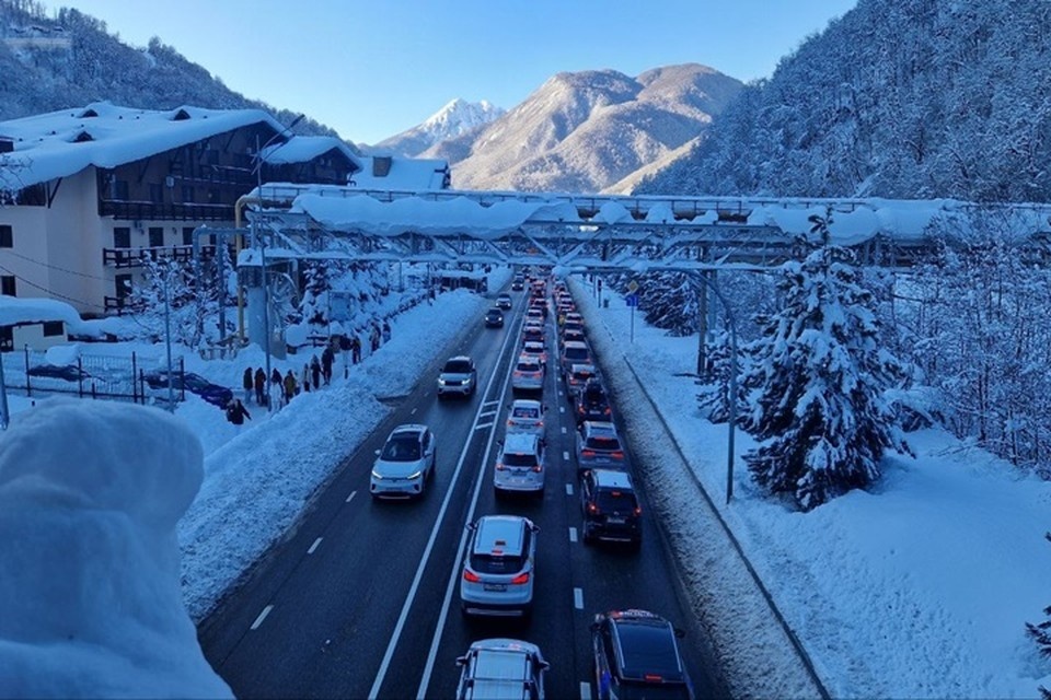    Пробки растянулись на километры Евгения ХАЛИКОВА