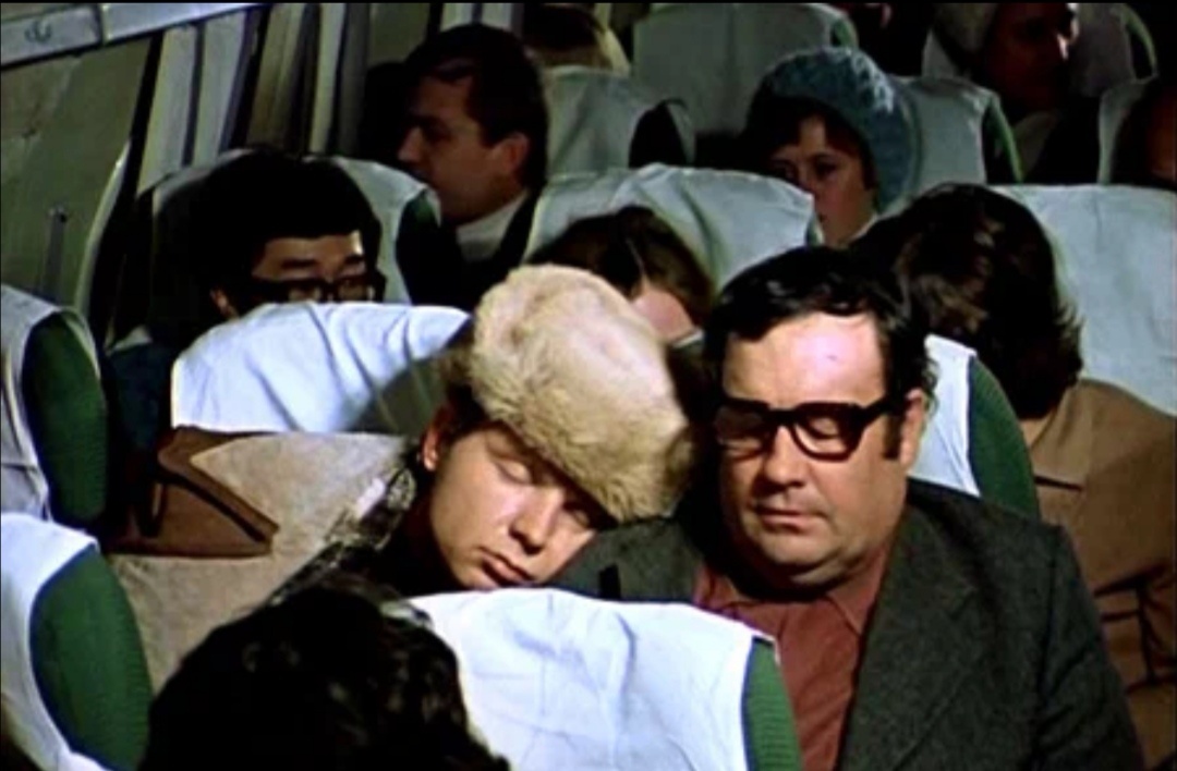 ,,Я так расстроился,когда увидел у себя на экране - лысину!"- рассказывал в ,,Кинопанораме" режиссер Эльдар Рязанов Непременно найдите и пересмотрите эти выпуски,не пожалеете! Столько искромётного юмора )