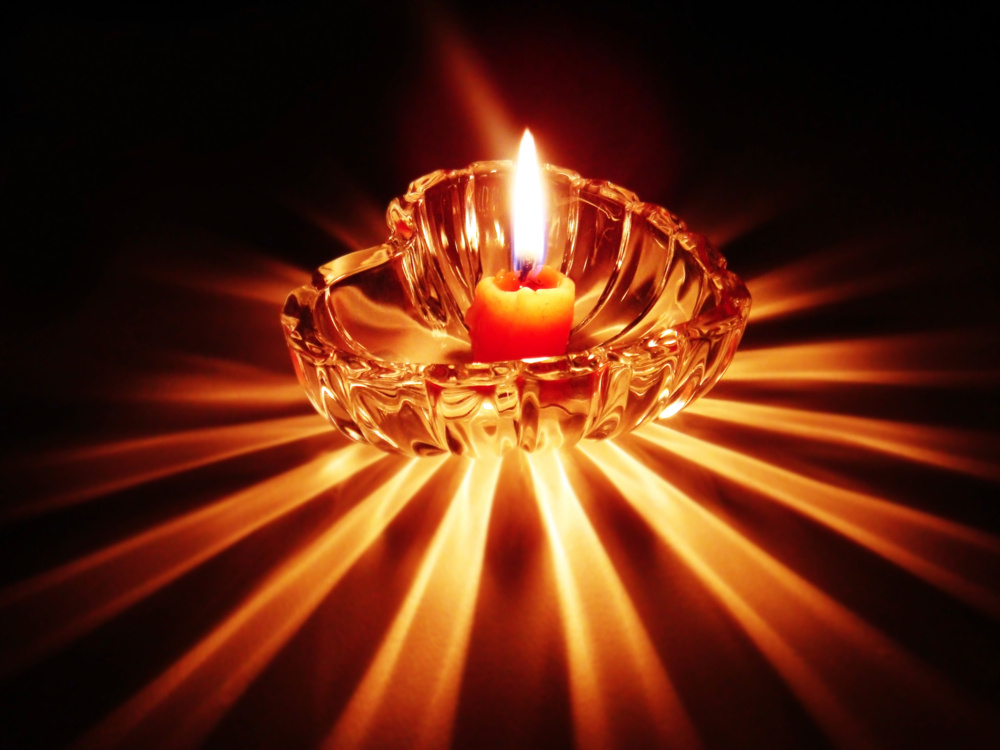 "И тьма не объяла его" ...