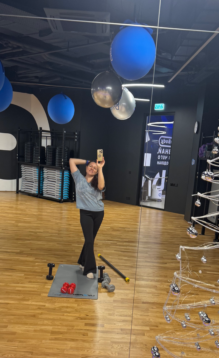 Тренировка была сегодня мощная, завтра в онлайн-зале позанимаюсь дома и времени будет намного больше на книгу.