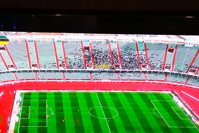 Фото cделано во время трансляции матча Габон-Мозамбик. Фото Александра МАСЛЯНИКА.