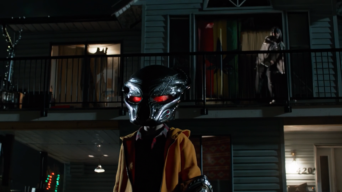 Кадр из фильма Хищник (2018)