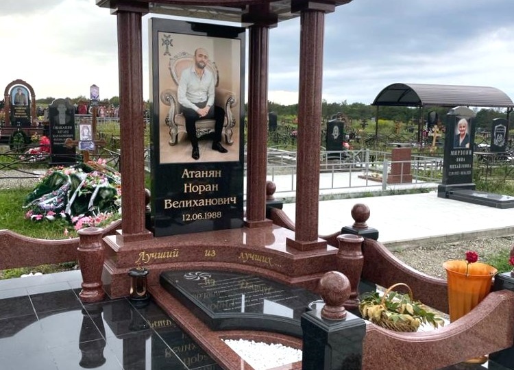 Самые долговечные памятники на могилу: гранит, мрамор и другие материалы