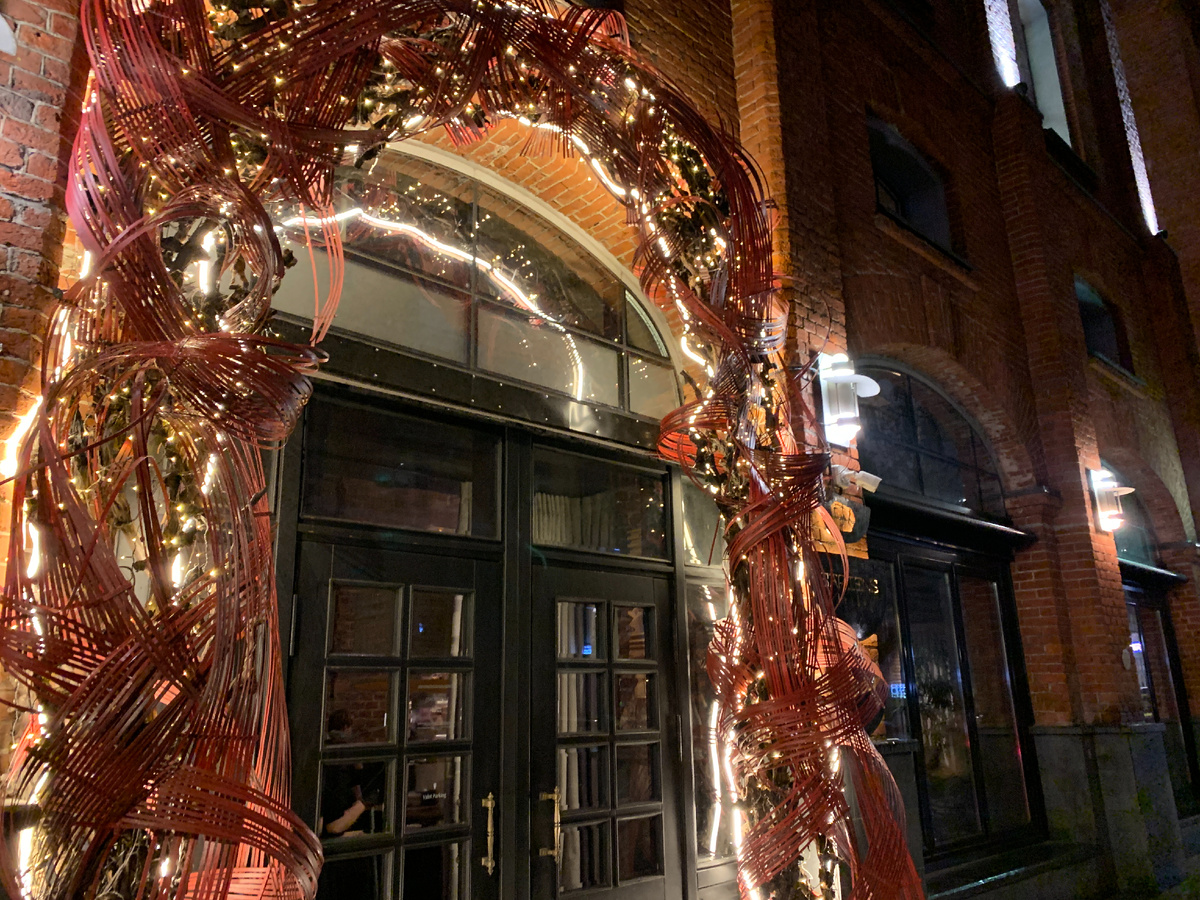 Вход в ресторан Sapiens