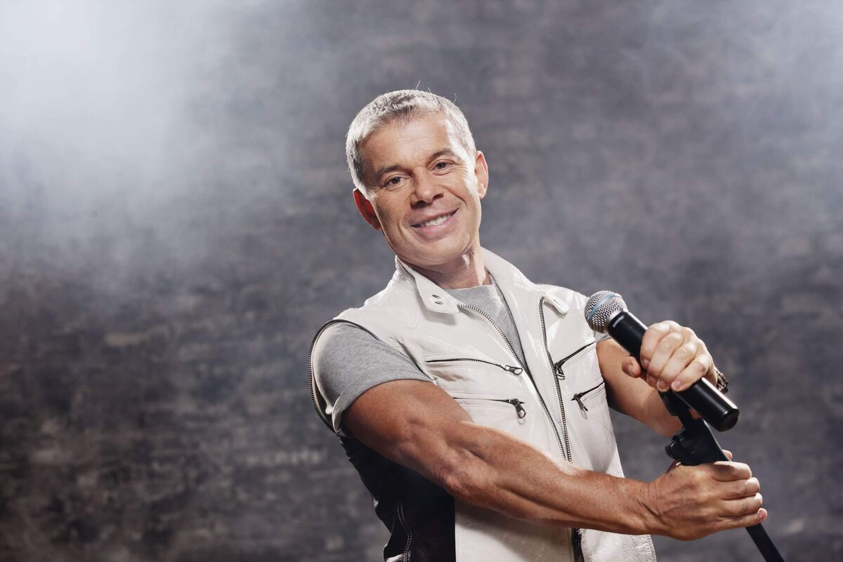 Олег Михайлович Газманов — советский и российский эстрадный певец, композитор, поэт, актер, продюсер. Заслуженный артист РФ