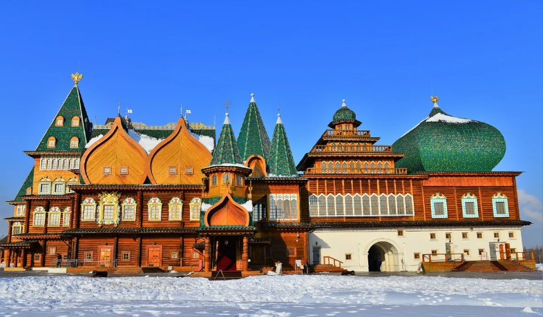 Богатый и нарядный Коломенский дворец