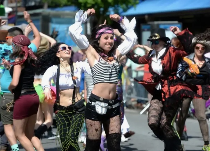 Сара Американка думала, что в России живут в грязи. Пока мы не заехали в одну деревню