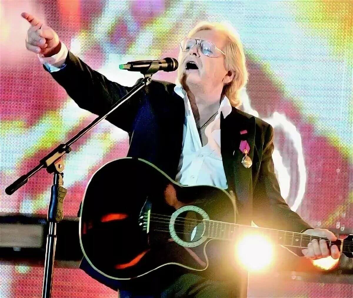 Советский и российский композитор, эстрадный певец, музыкант, поэт, актер Юрий Антонов