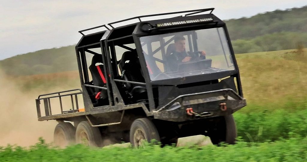 600 сил, 6 колес и 3 мотора: проехал на новом российском внедорожнике Mudster Truck 6х6