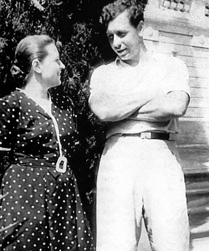 Анатолий Папанов и Надежда Каратаева в молодости