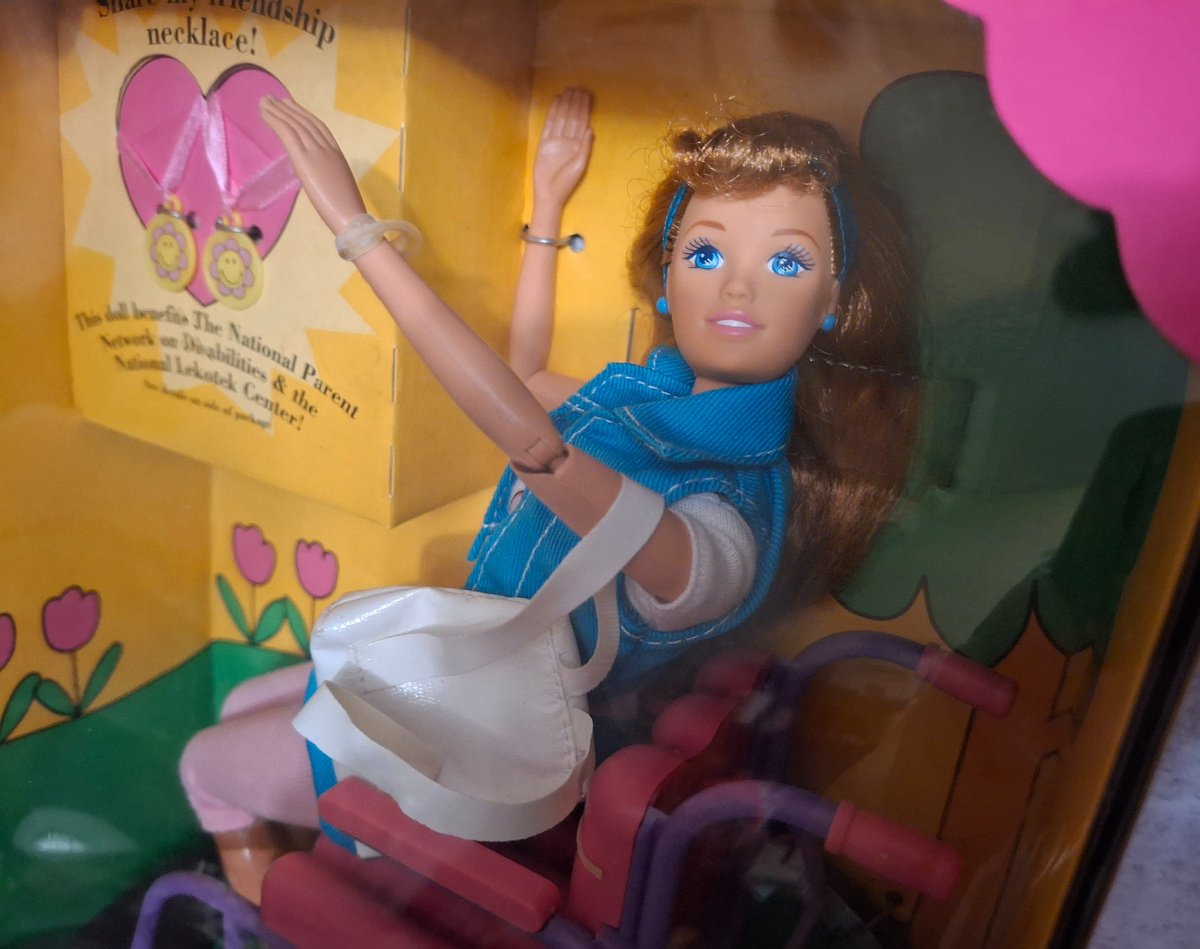 Бэкки "Поделись улыбкой" - Becky Share a smile, обзор куклы Барби 90-х с молдом Тин Скиппер из журнала Играем с Barbie 