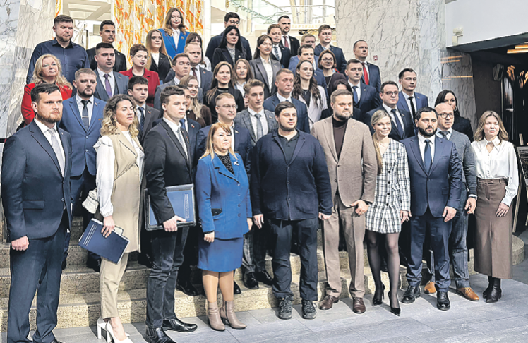 Рулить Союзным государством скоро будут эти юноши и девушки. Фото: Кристина ХИЛЬКО